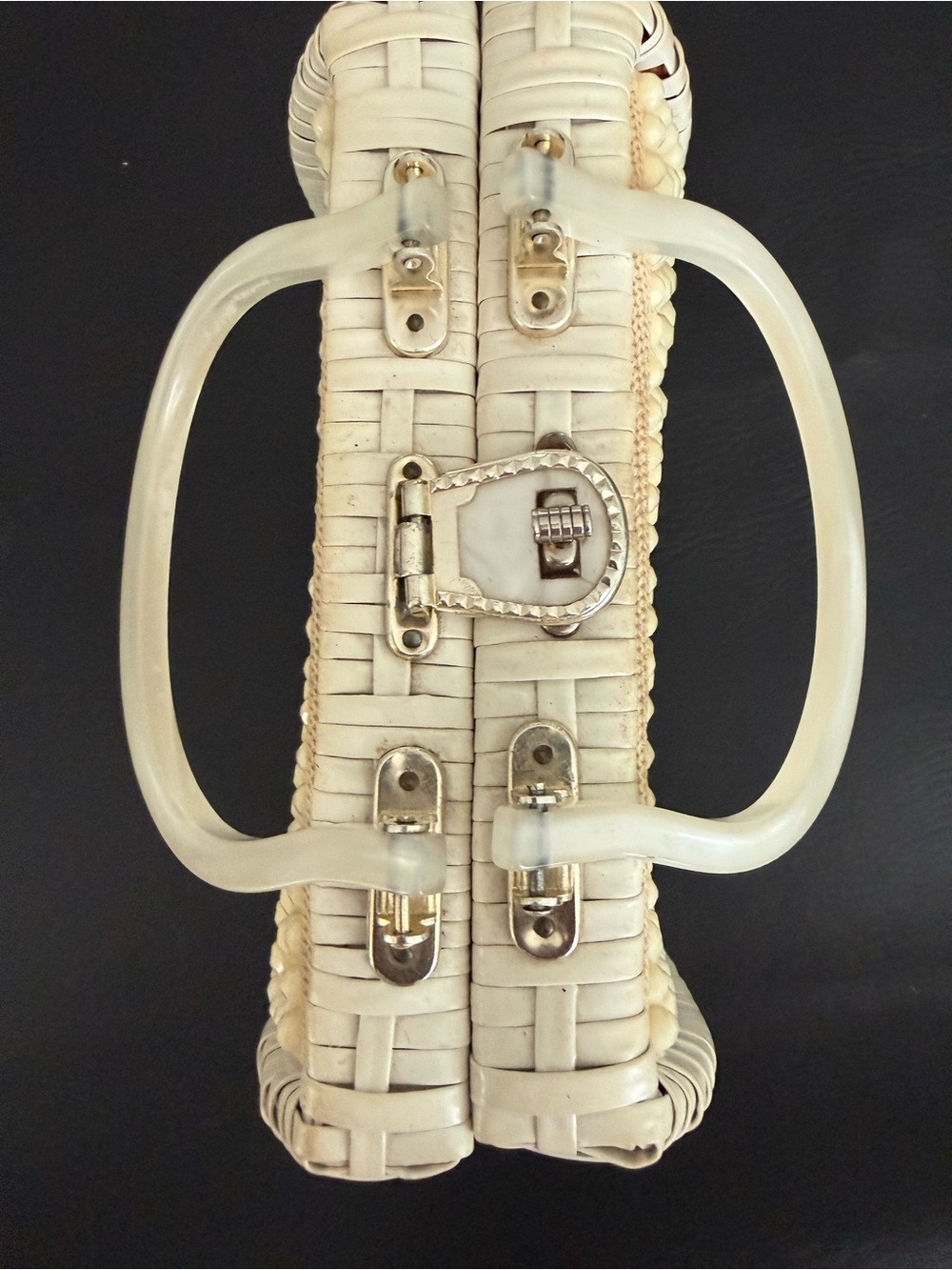 Vintage Ivory hobnail beaded purse with faux mother of pearl handles and clasp - Picture 6 of 16